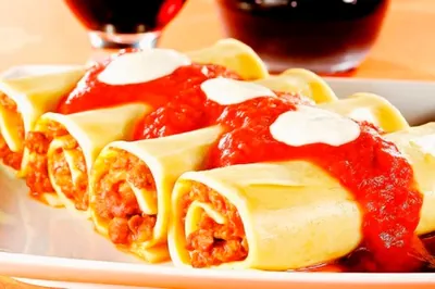 Canelones ao molho de tomate